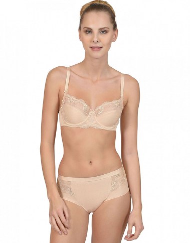 caroline-22166-biegefront
