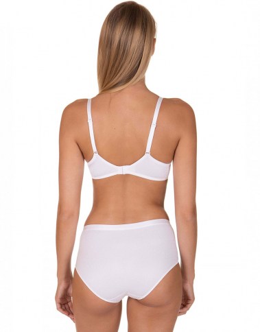 caroline-22166-whiteback