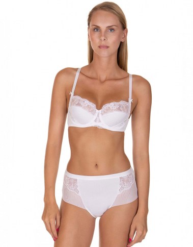 caroline-22166-whitefront